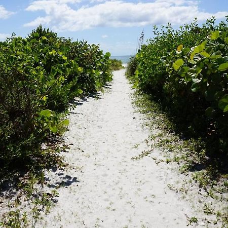 Gulf Breeze Cottages Sanibel Bagian luar foto