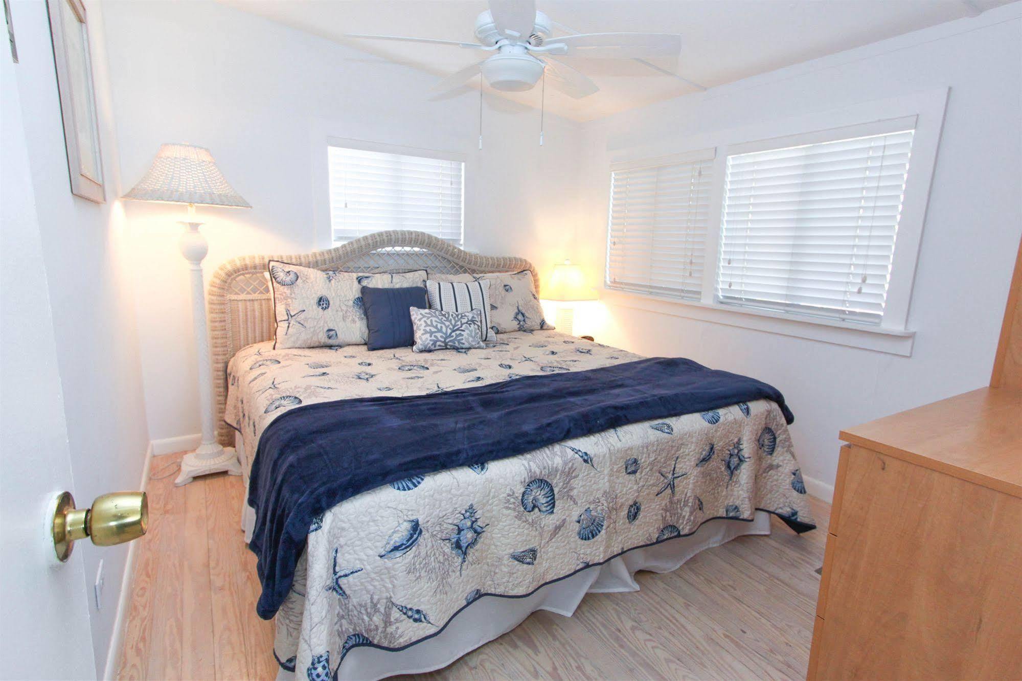 Gulf Breeze Cottages Sanibel Bagian luar foto