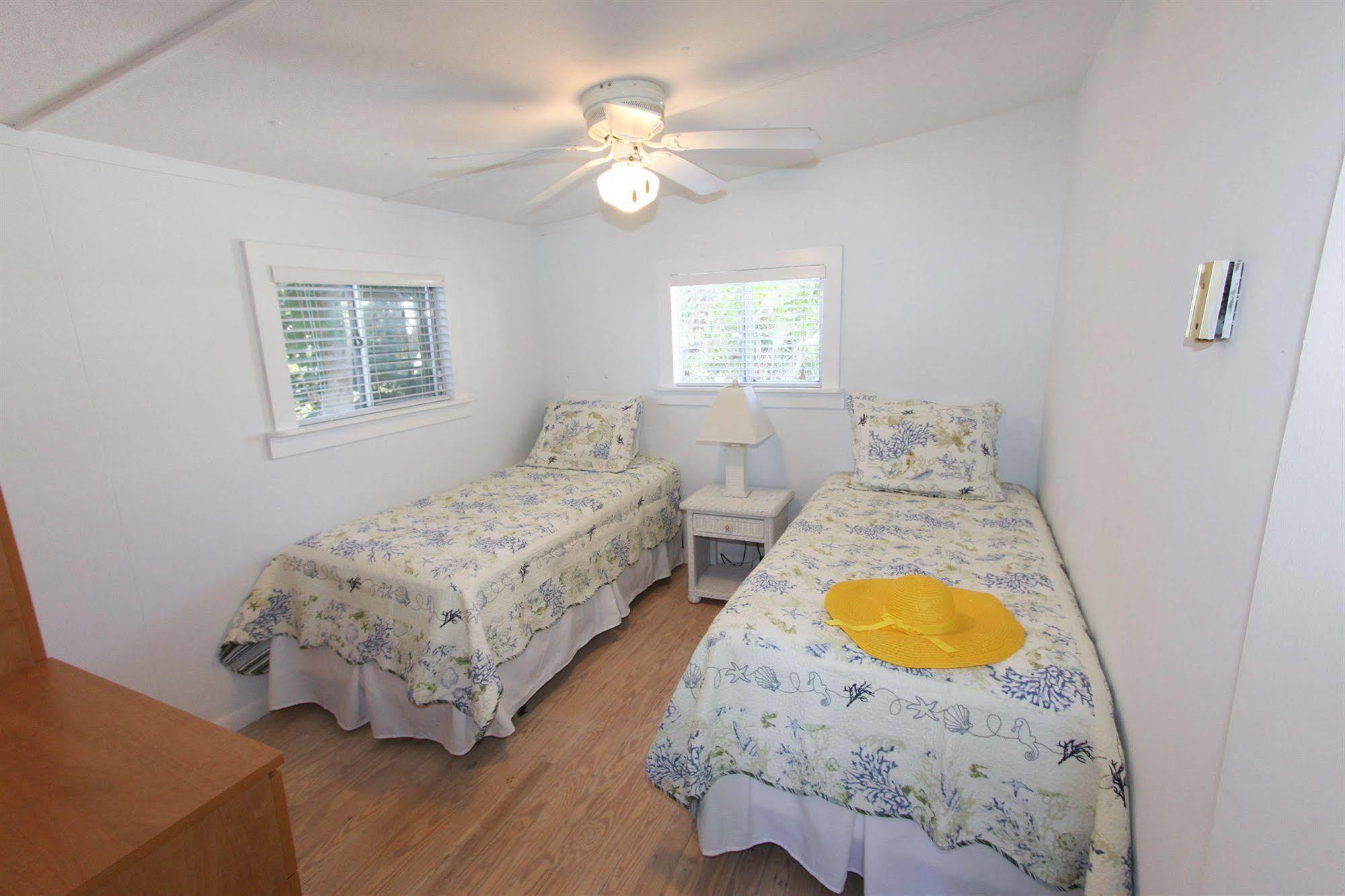 Gulf Breeze Cottages Sanibel Bagian luar foto